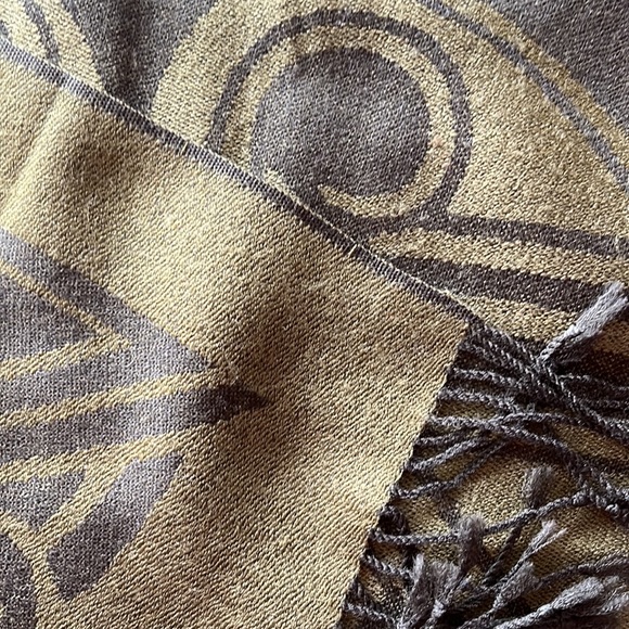 Irish Scarf Olive Green Evergreen Wool Celtic Knot Bird Traditional Design - Picture 8 of 16